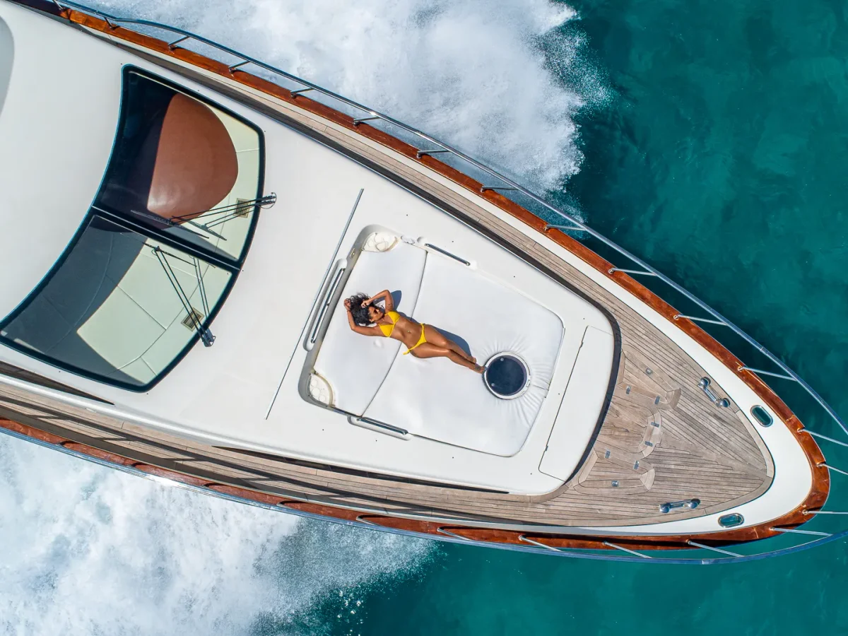 Flybridge deck and helm on the Azimut 84, Miami