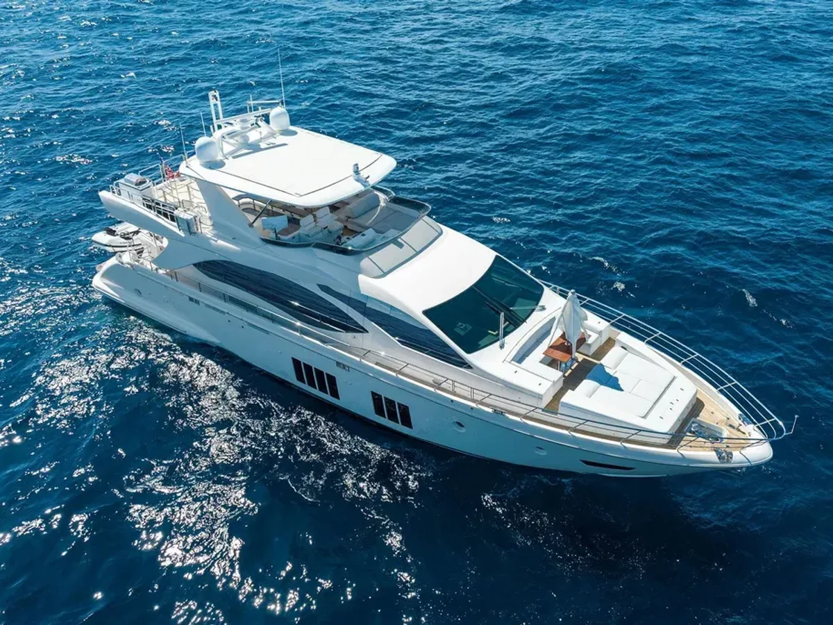 Azimut 88 motor yacht cruising Biscayne Bay, Miami