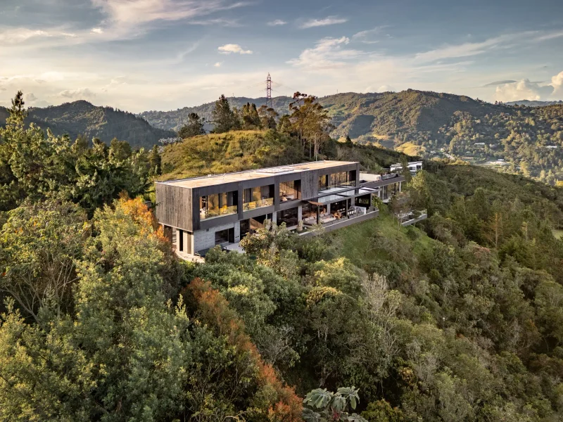 Lakefront luxury villa in the Colombian countryside