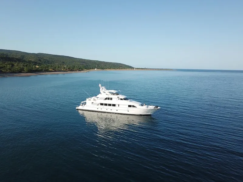 122' Hatteras