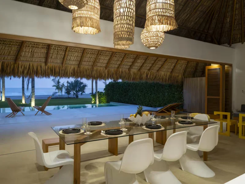 La Flia Oceanfront Casa