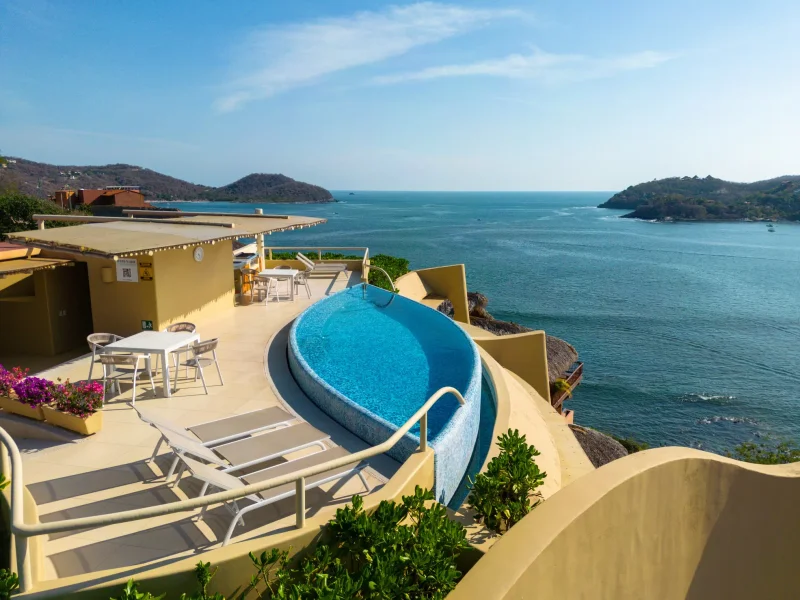 Stylish Beachfront Villa w/Rooftop Pool 201